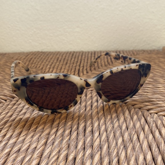 Milky Tortoise Girls Trip sunglasses by Eleventh Hour - Picture 2 of 8